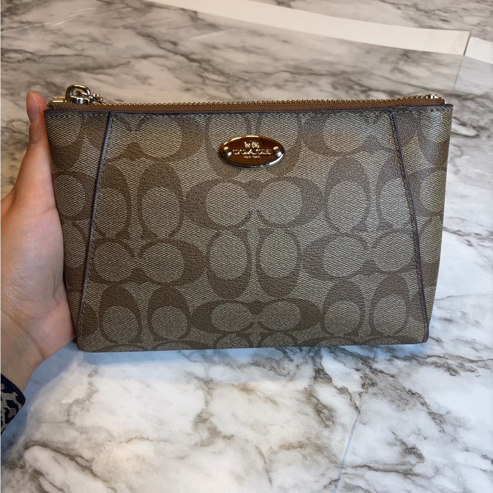 Vintage Coach Tan Signature zippered pouch - Picture 6 of 9